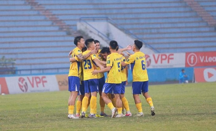 Niềm vui vỡ òa của các cầu thủ Bắc Ninh FC sau bàn mở tỷ số của Văn Thiết.