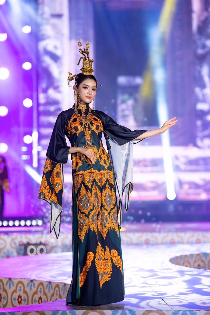 Mỗi đường kim mũi chỉ đều kể câu chuyện về một thời kỳ vàng son của văn minh Chăm Pa
