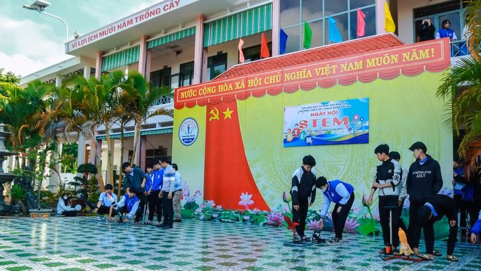 Mái trường Phan Đình Phùng – nơi khởi nguồn cho những khát vọng chinh phục tri thức và cống hiến cho cộng đồng.