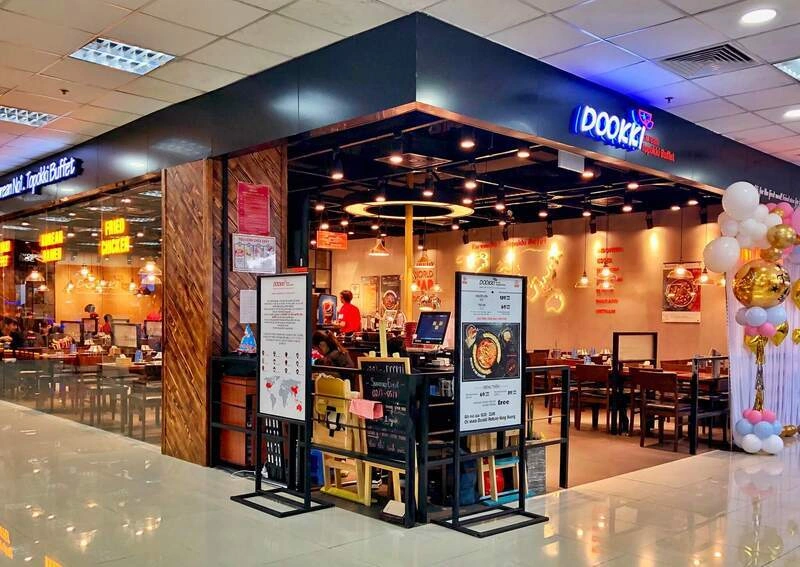 Nhà hàng Dookki tại Hà Nội bị xử phạt do vi phạm quy định về thoát nước trong khu vực bếp (Ảnh: M.A).