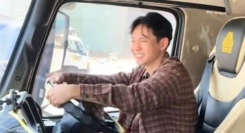 Hình ảnh Long Hour làm việc vất vả tại Việt Nam