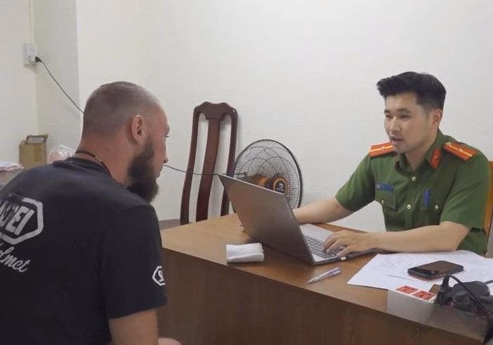 Cơ quan Công an tiến hành lấy lời khai của đối tượng S.K để phục vụ công tác điều tra.