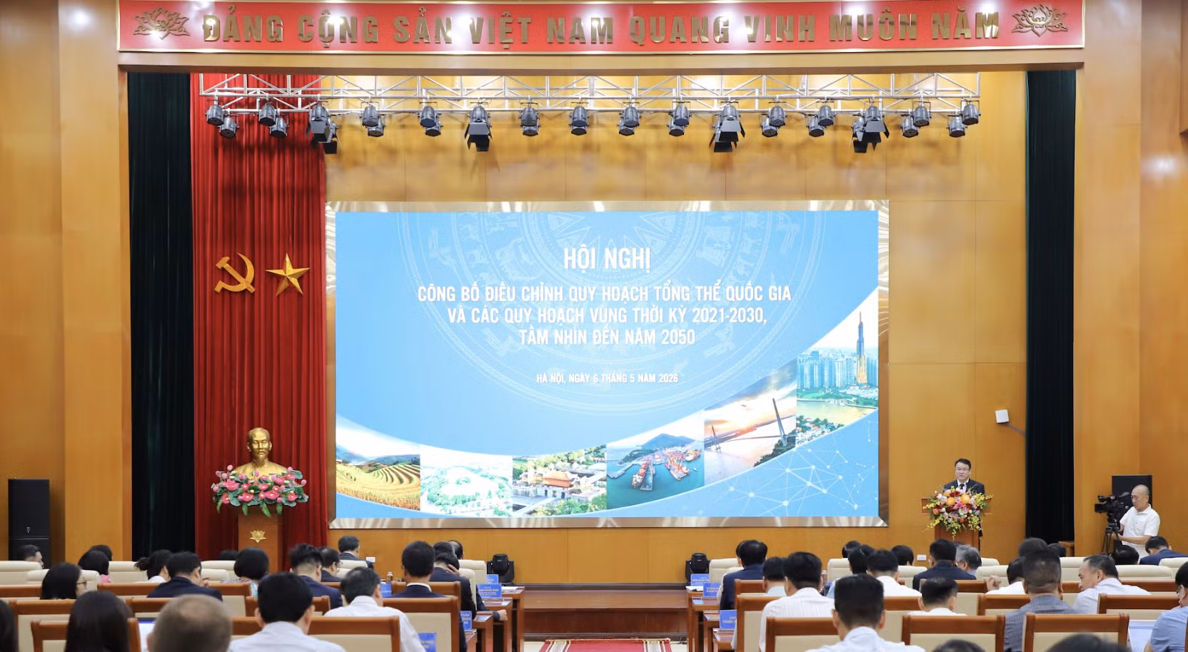 Các đại biểu thảo luận về điều chỉnh Quy hoạch tổng thể quốc gia nhằm tối ưu hóa không gian phát triển.