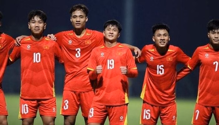 Chiều cao trung bình 1,73m khiến U17 Việt Nam gặp nhiều khó khăn trong các tình huống không chiến.