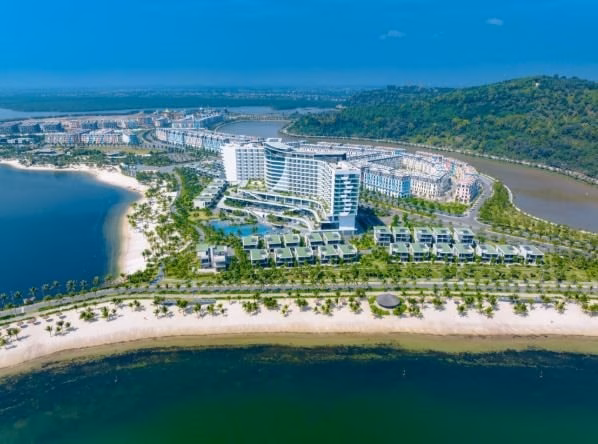 Dream Dragon Resort không chỉ cung cấp nơi lưu trú mà còn là trung tâm trải nghiệm dịch vụ cao cấp cho du khách.
