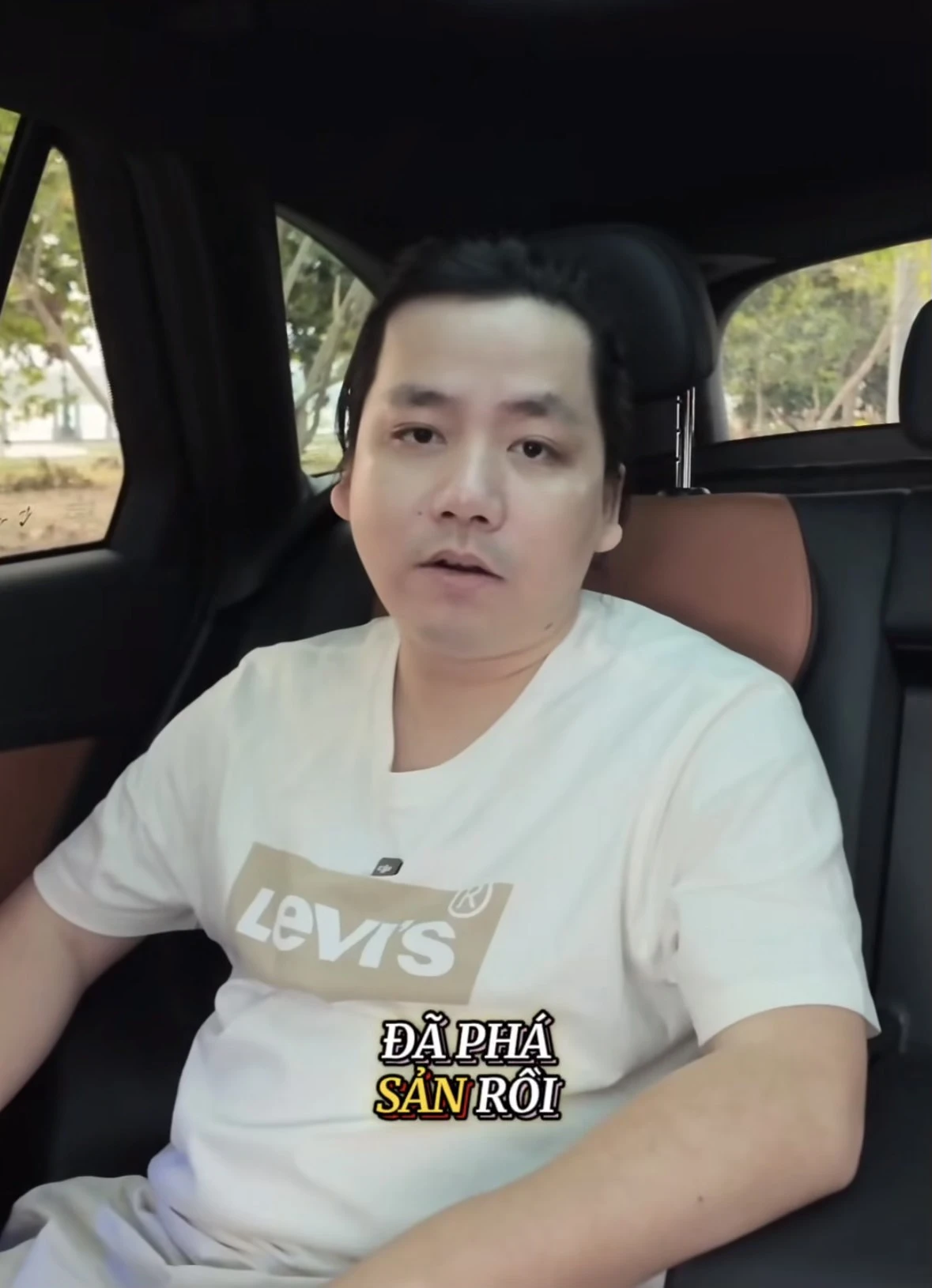Khoa Pug trong video tuyên bố phá sản và chia sẻ bài học cho người trẻ