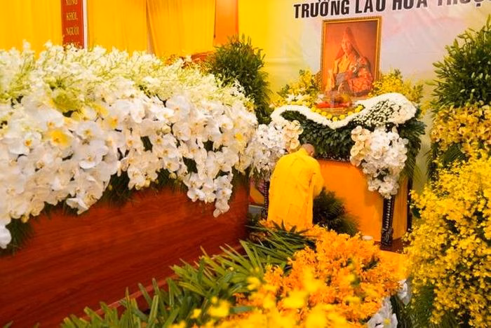 Kim quan Trưởng lão Hòa thượng tôn trí tại chùa Linh Sơn