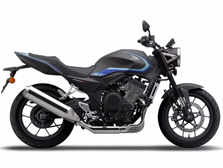 Honda CB500 Super Four 2026 giữ vững phong cách cổ điển nhưng tinh tế hơn trong từng chi tiết.