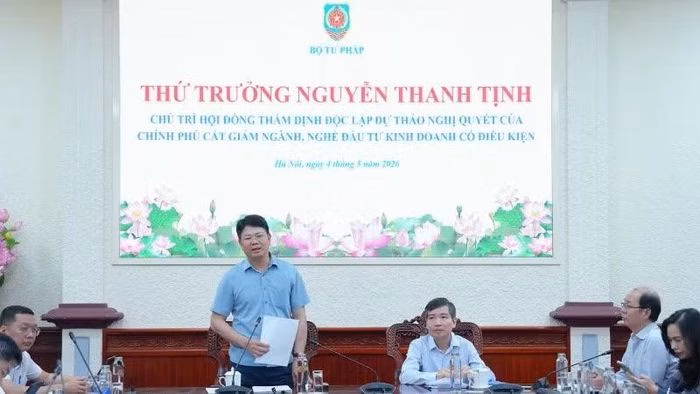 Thứ trưởng Tư pháp Nguyễn Thanh Tịnh chủ trì phiên họp thẩm định, nhấn mạnh việc cắt giảm thực chất gánh nặng cho doanh nghiệp.